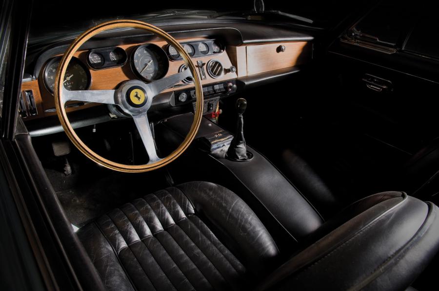 Ferrari 330 GT 2+2 1964 года  (фото 7 из 10)
